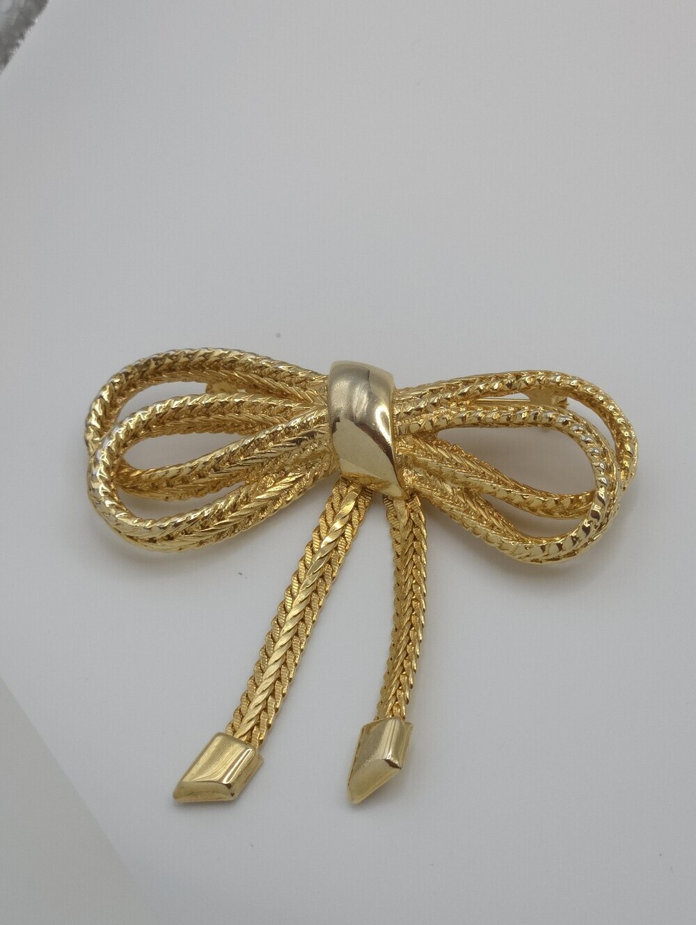 Vintage Gold Tone Bow Brooch - Picture 16 of 17